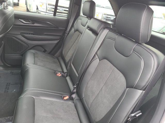 new 2025 Jeep Grand Cherokee car, priced at $41,000