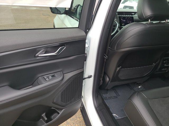 new 2025 Jeep Grand Cherokee car, priced at $41,000