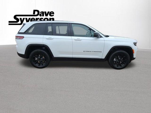 new 2025 Jeep Grand Cherokee car, priced at $41,000