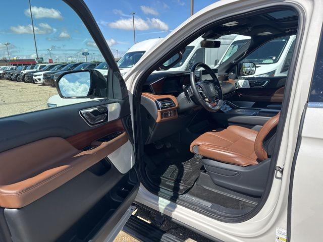 used 2022 Lincoln Navigator car, priced at $60,000