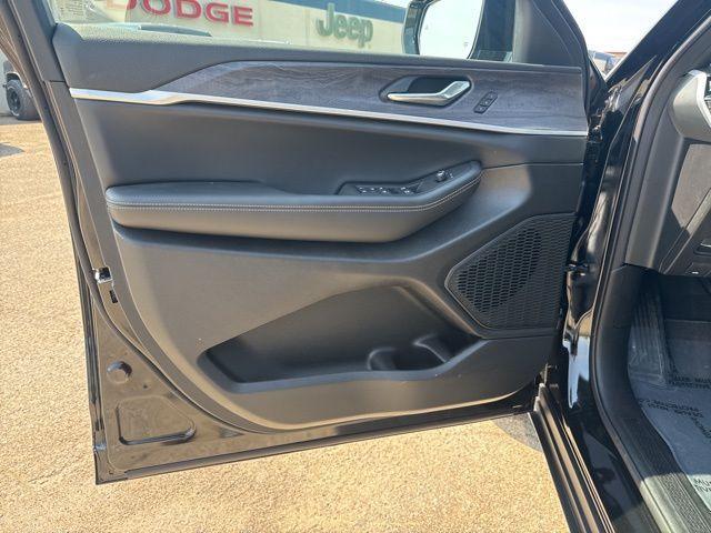 new 2025 Jeep Grand Cherokee L car, priced at $51,000