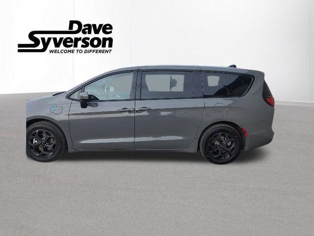 used 2023 Chrysler Pacifica Hybrid car, priced at $29,000