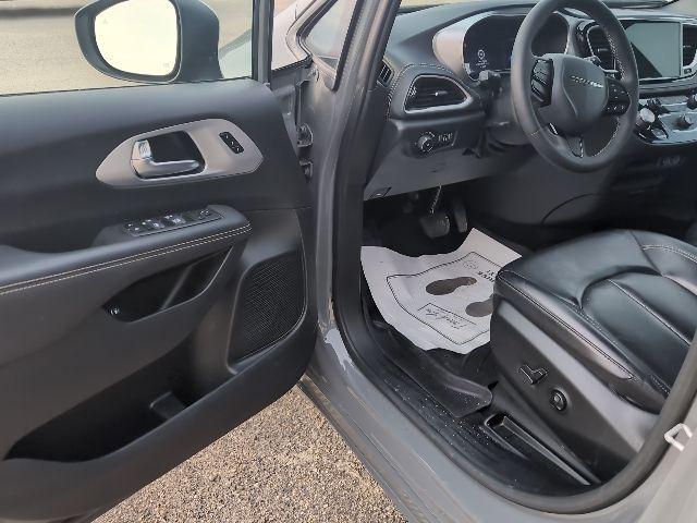 used 2023 Chrysler Pacifica Hybrid car, priced at $29,000