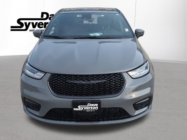 used 2023 Chrysler Pacifica Hybrid car, priced at $29,000