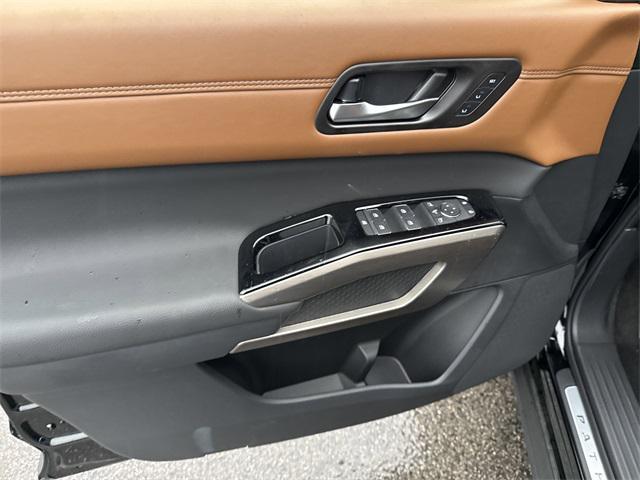 new 2025 Nissan Pathfinder car, priced at $48,033