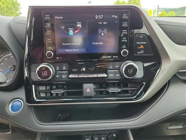 used 2021 Toyota Highlander Hybrid car, priced at $25,630