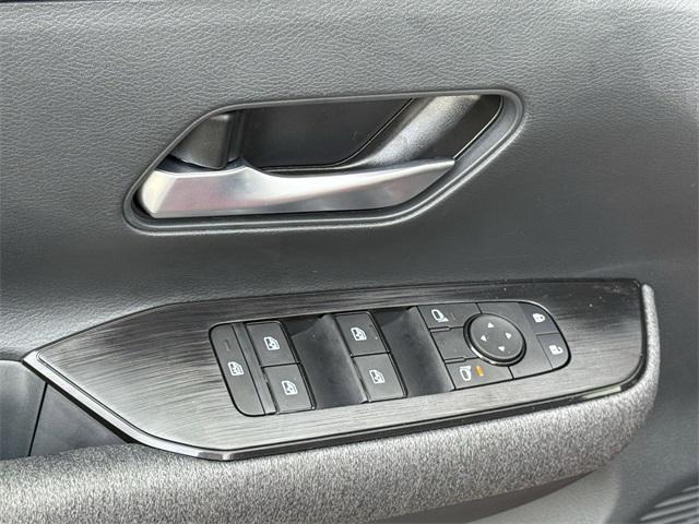 new 2025 Nissan Kicks car, priced at $26,582