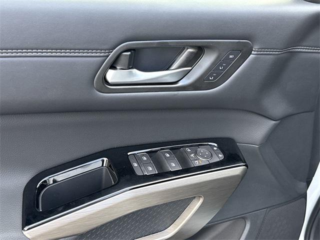 new 2025 Nissan Pathfinder car, priced at $48,196