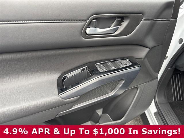new 2025 Nissan Pathfinder car, priced at $43,429