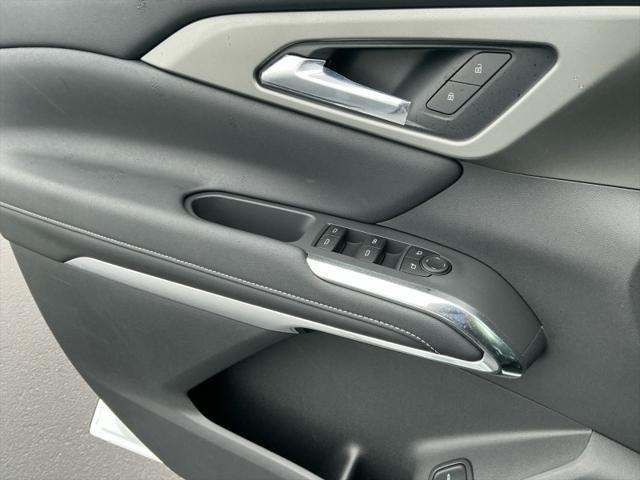 new 2025 Chevrolet Traverse car, priced at $45,094