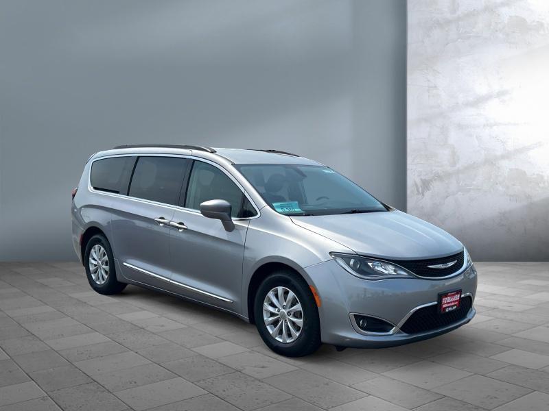 used 2017 Chrysler Pacifica car, priced at $10,999