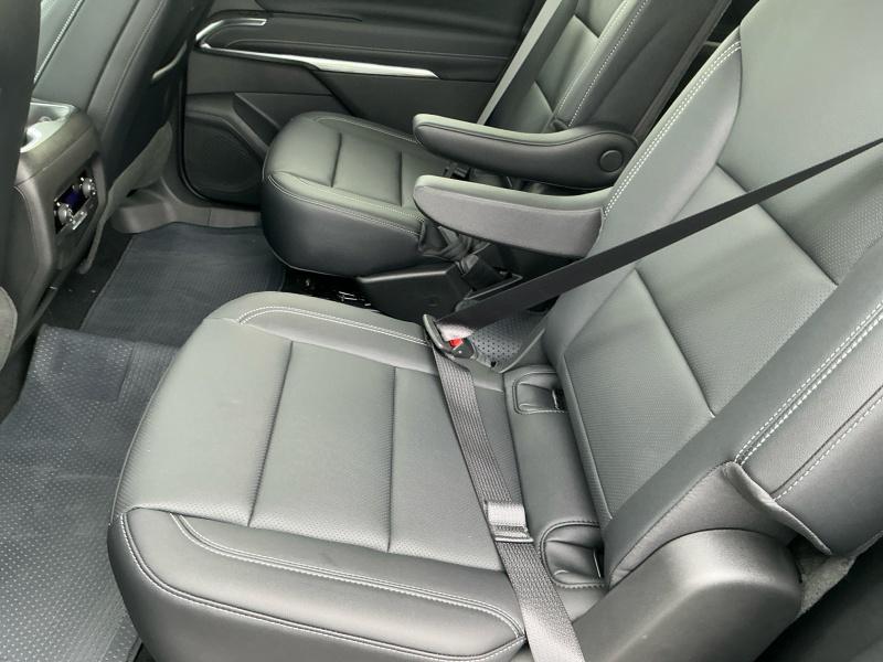 new 2025 Chevrolet Traverse car, priced at $48,594