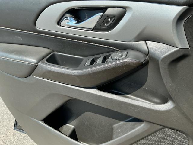 used 2021 Chevrolet Traverse car, priced at $22,449