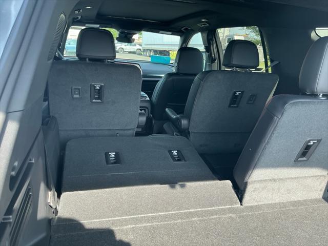 new 2025 Chevrolet Traverse car, priced at $59,494