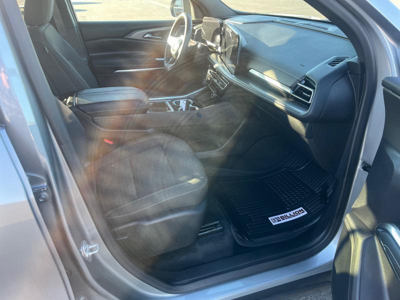 used 2024 Chevrolet Traverse car, priced at $41,799