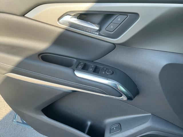 new 2025 Chevrolet Traverse car, priced at $48,594