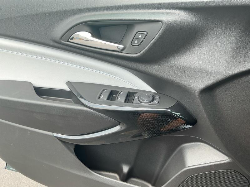 new 2025 Chevrolet Trax car, priced at $25,990