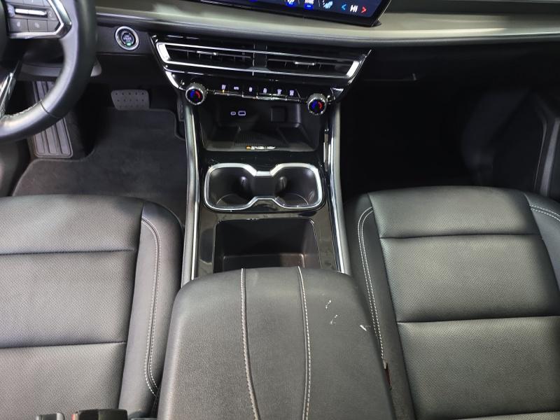 used 2025 Chevrolet Traverse car, priced at $40,999