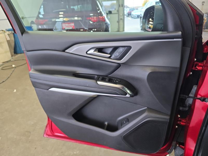 used 2025 Chevrolet Traverse car, priced at $40,999