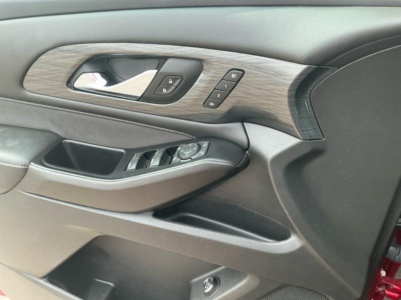 used 2023 Chevrolet Traverse car, priced at $40,995