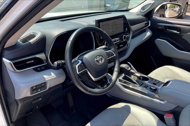 used 2023 Toyota Highlander car, priced at $41,988