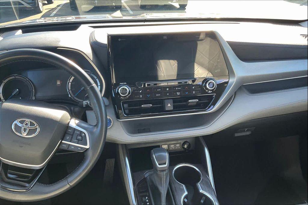 used 2022 Toyota Highlander Hybrid car, priced at $41,509