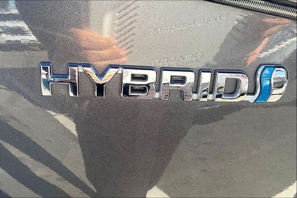 used 2022 Toyota Highlander Hybrid car, priced at $41,509