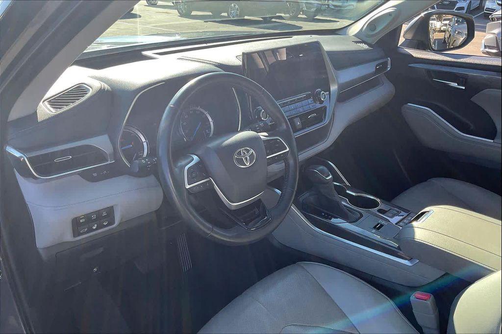 used 2022 Toyota Highlander Hybrid car, priced at $41,509