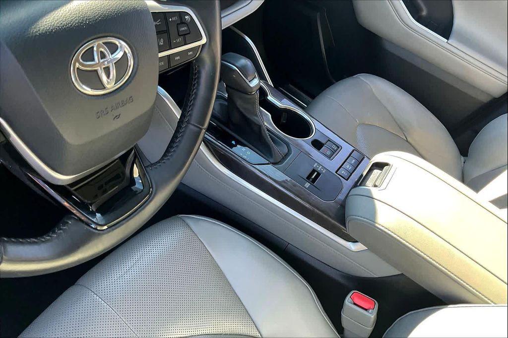 used 2022 Toyota Highlander Hybrid car, priced at $41,509