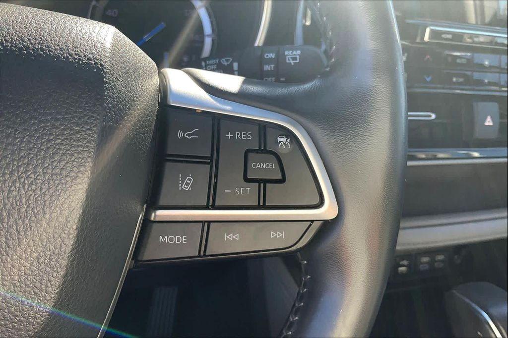 used 2022 Toyota Highlander Hybrid car, priced at $41,509