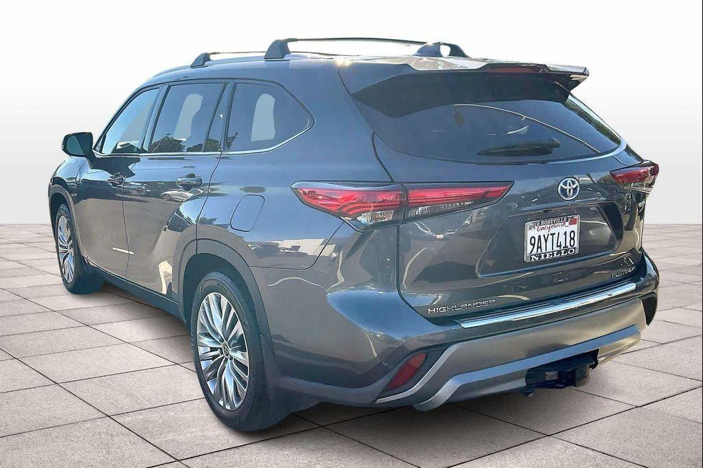 used 2022 Toyota Highlander Hybrid car, priced at $41,509