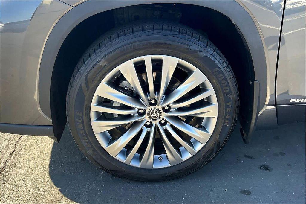 used 2022 Toyota Highlander Hybrid car, priced at $41,509