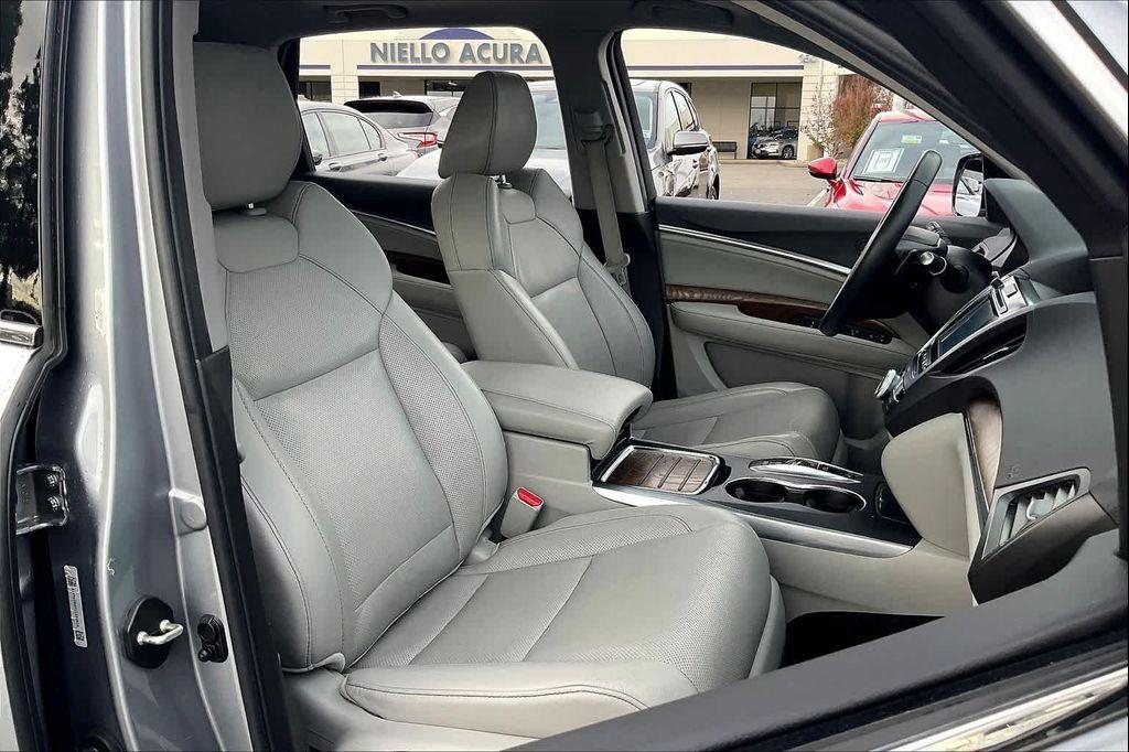 used 2020 Acura MDX car, priced at $26,900
