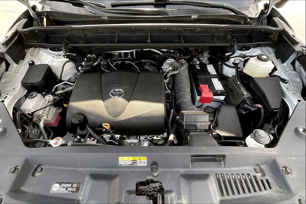 used 2022 Toyota Highlander car, priced at $31,559