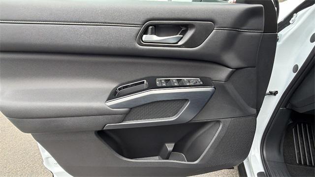 new 2025 Nissan Pathfinder car, priced at $42,875