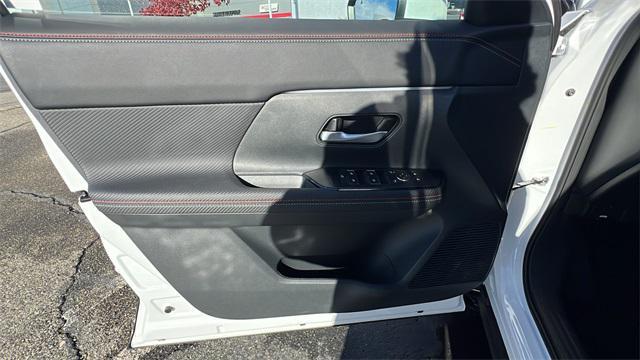 new 2025 Nissan Kicks car, priced at $28,030