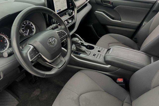 used 2024 Toyota Highlander car, priced at $38,999