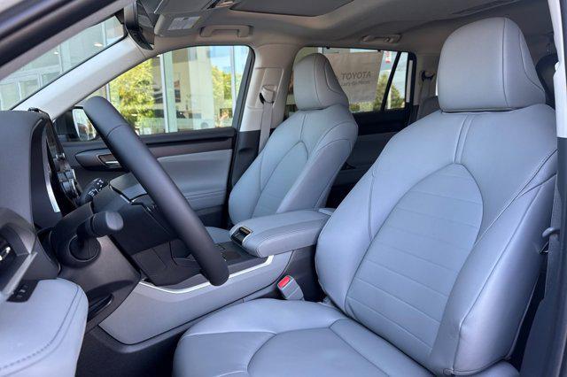 new 2025 Toyota Highlander car, priced at $46,193