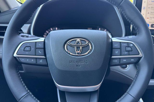new 2025 Toyota Highlander car, priced at $46,193