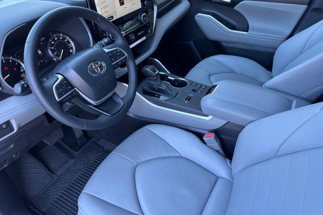 new 2025 Toyota Highlander car, priced at $46,193
