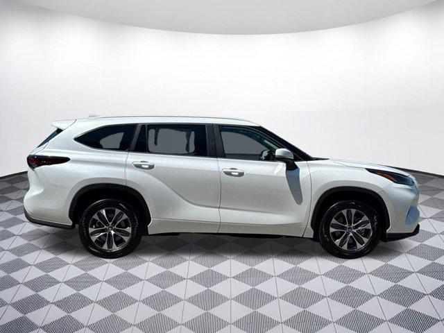 new 2025 Toyota Highlander car, priced at $46,193