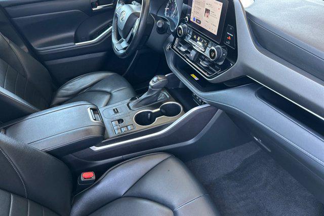 used 2023 Toyota Highlander car, priced at $35,997