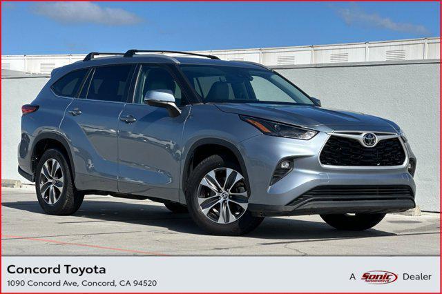 used 2023 Toyota Highlander car, priced at $34,987