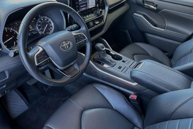 used 2022 Toyota Highlander car, priced at $37,998