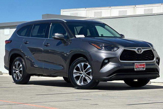 used 2022 Toyota Highlander car, priced at $37,998