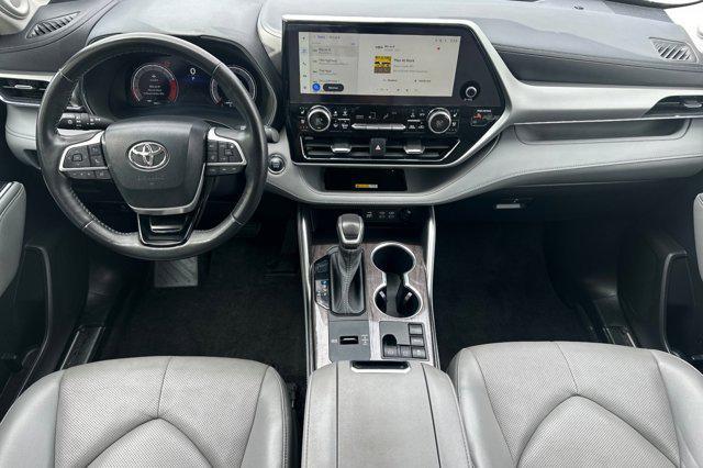 used 2023 Toyota Highlander car, priced at $43,698