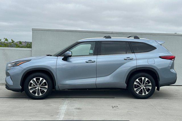 used 2022 Toyota Highlander car, priced at $35,999