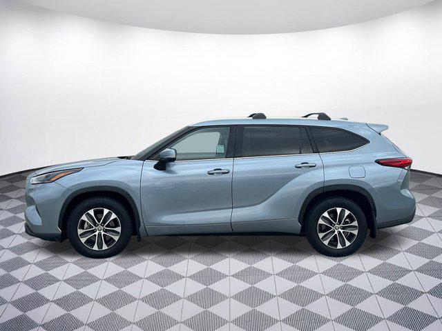 used 2022 Toyota Highlander car, priced at $34,997