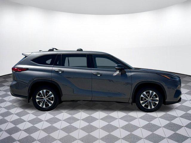 used 2022 Toyota Highlander car, priced at $36,998