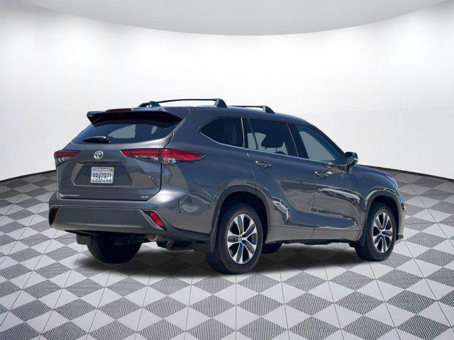 used 2022 Toyota Highlander car, priced at $36,998